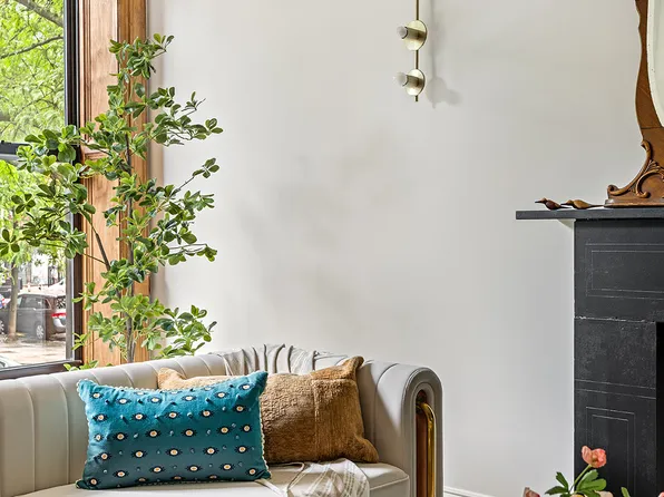 370 Hancock Street image 4 of 16