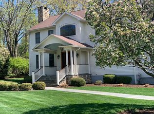 2 Lookout Trl, Westport, CT 06880