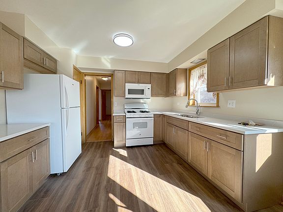 3rd image of 5808 N Mulligan Ave #2