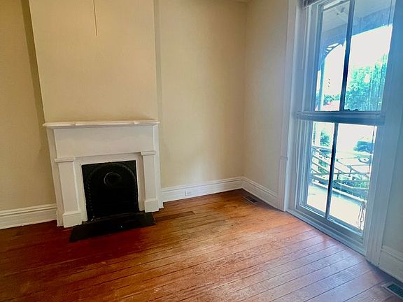 4th image of 302 S Laurel St