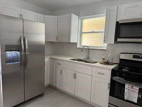 2nd image of 955 W 74th St APT 207