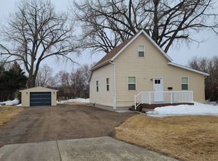 313 12th St, Bottineau, ND 58318