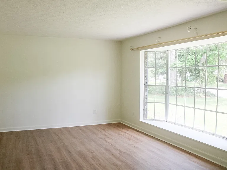 809 Windsor Rd — Photo 23