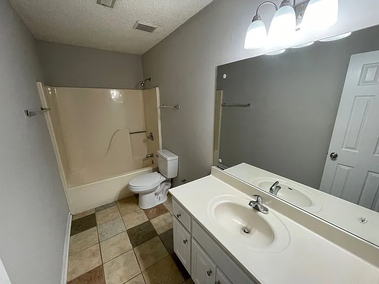 2165 S Milledge Ave #E5 — Photo 12