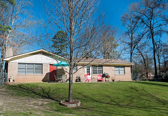 4th image of 300 W River Oaks Dr