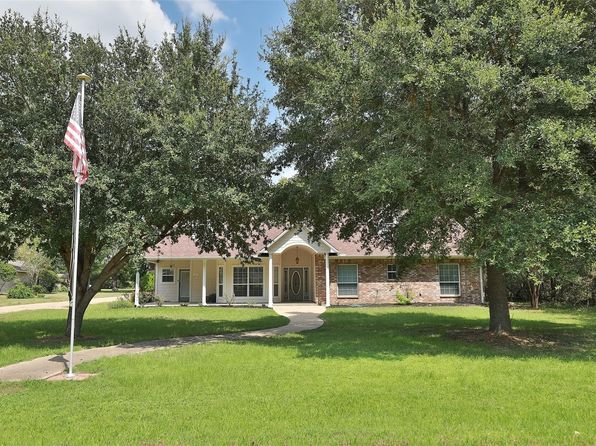 10491 Glennswood Dr, Navasota, TX 77868