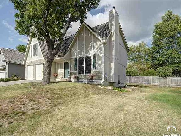 1424  Monterey Hill Dr Lawrence, KS listing photo #4