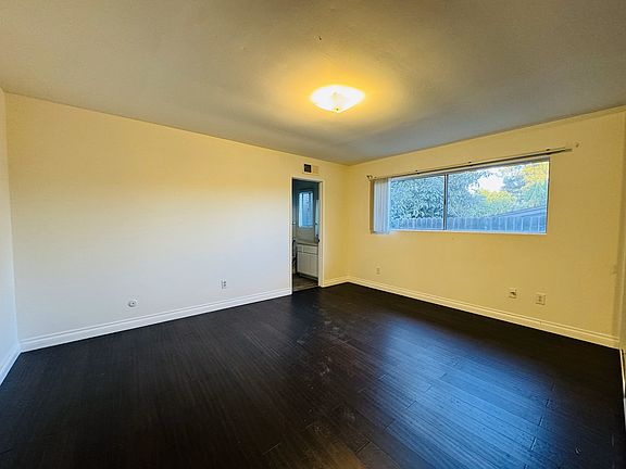 4th image of 5116 N Burton Ave