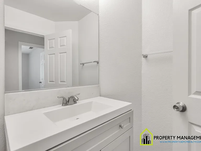 10118 Hampton Oak Dr — Photo 24