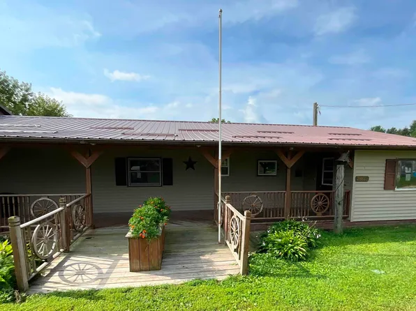 28882 Pine St, Eldorado, IA 52175