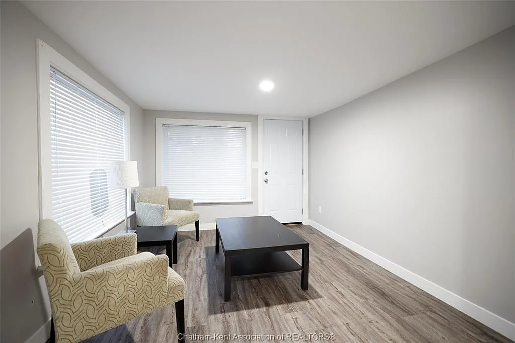 2 bed, $1,900 — Photo 4