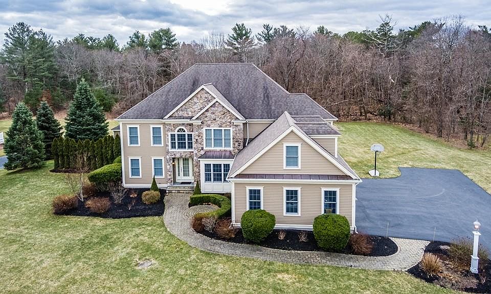 1st image of 8 Settlers Dr
