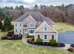 8 Settlers Dr, Lakeville, MA 02347