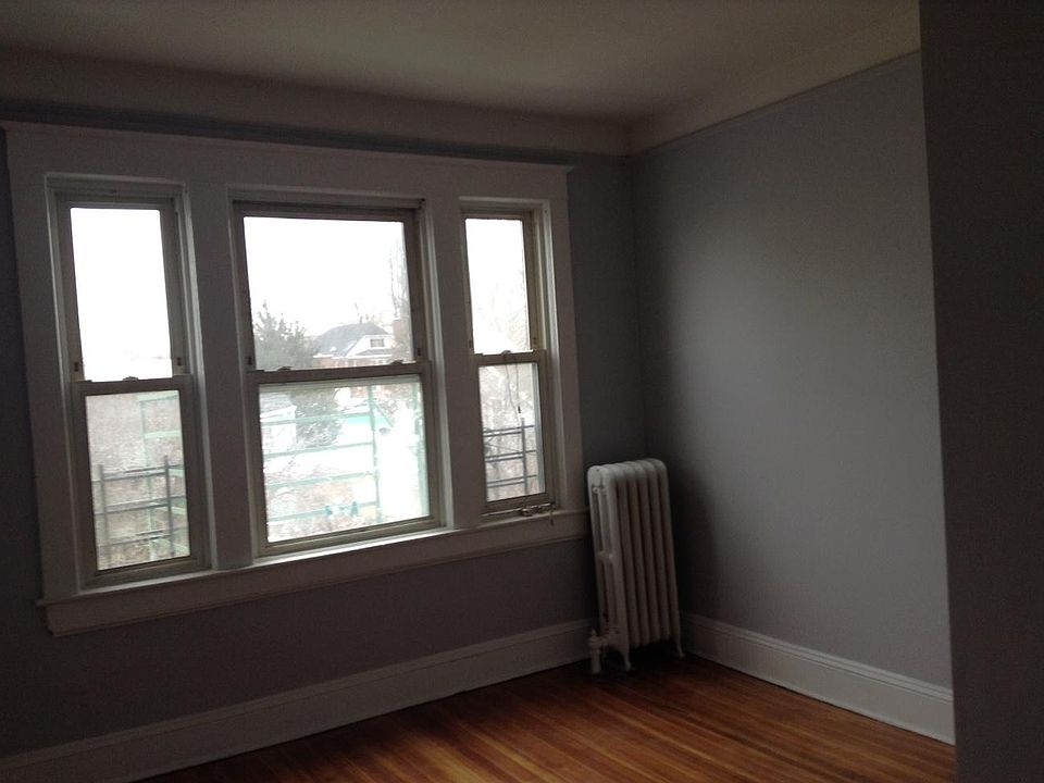 2nd image of 23 William St #3R