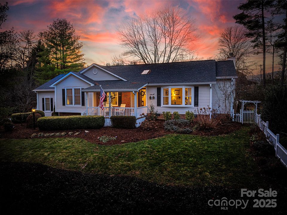 1st image of 5 Old Applewood Ln