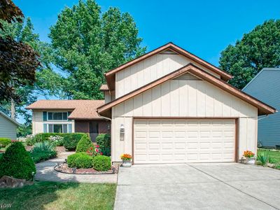 30840 Windy Hollow Ln, North Olmsted, OH, 44070