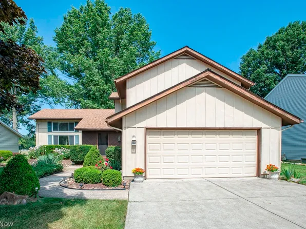 30840 Windy Hollow Ln, North Olmsted, OH 44070