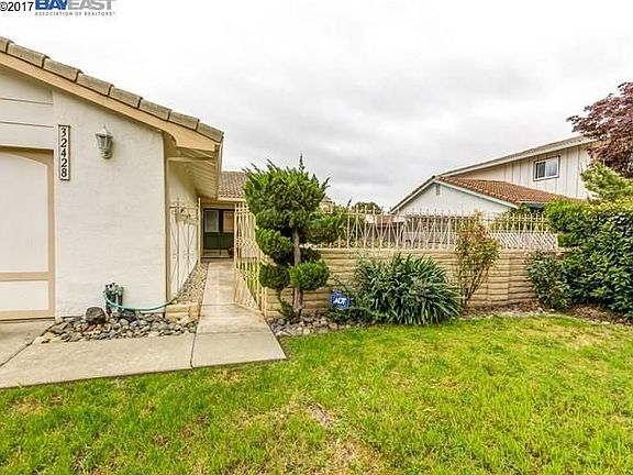 2nd image of 32428 Springwood Dr