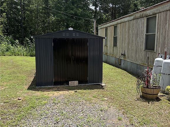 2nd image of 300 Jr Bailey Ln