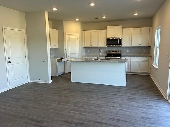3rd image of 177 Gumwood Cir