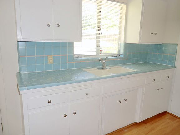 4th image of 7820 Mariposa Ave