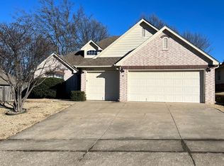 525 S 63rd Pl, Broken Arrow, OK 74014