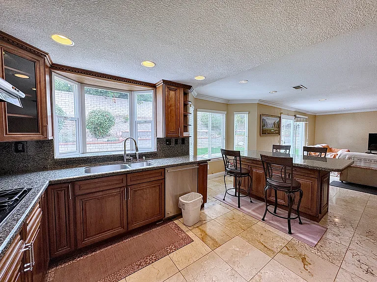 20529 Pacific Dr — Photo 8