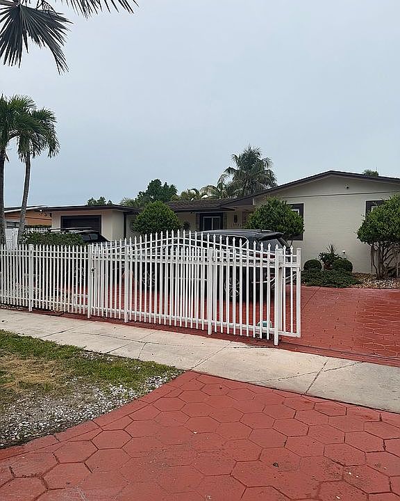 1st image of 15435 Lincoln Dr