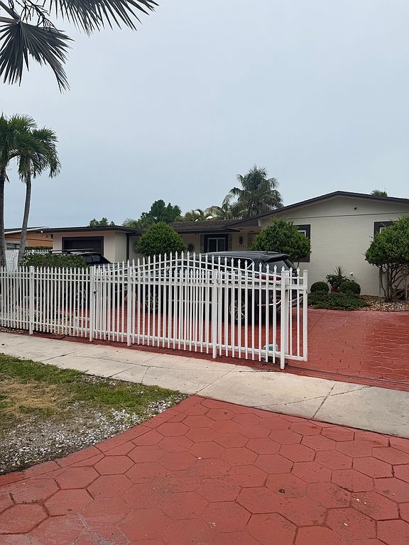 15435 Lincoln Dr - Property Image