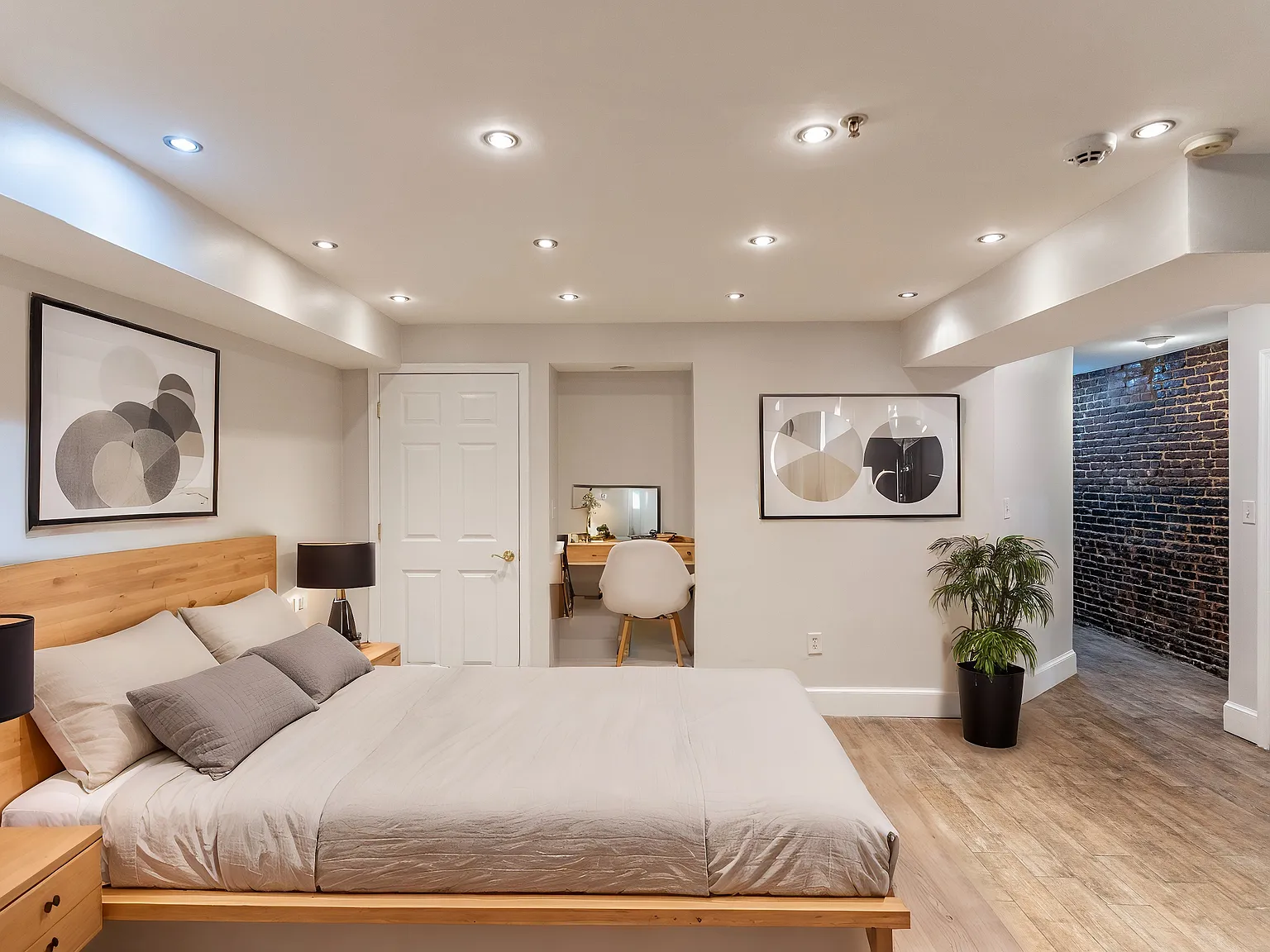 Studio, 625 sqft, $2,300 — Photo 3