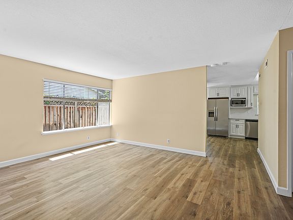 3rd image of 303 Martinvale Ln