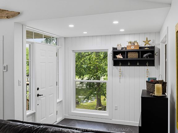 3rd image of 819 Jims Ln
