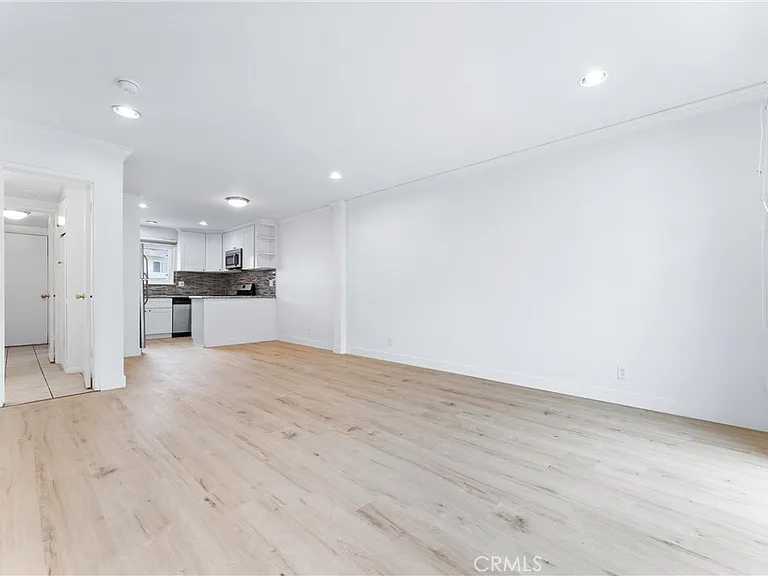 8242 Henderson Grn — Photo 4