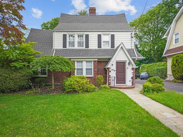 735 Summit Ave, River Edge, NJ 07661