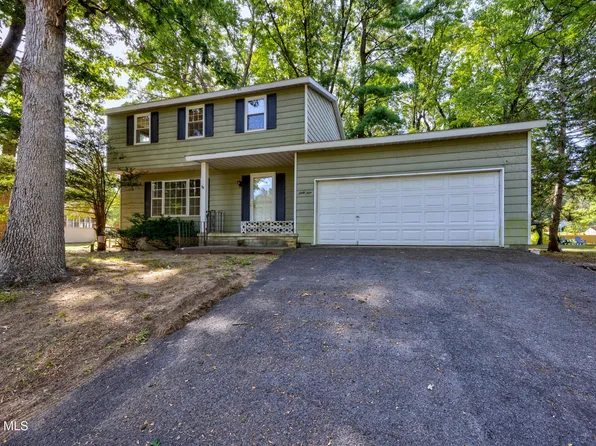 69 Vichy Drive, Saratoga Springs, NY 12866