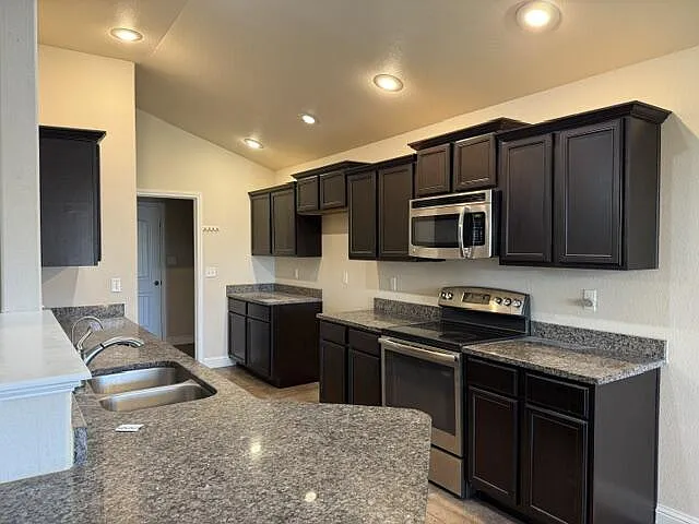 6004 Wagner Dr — Photo 9