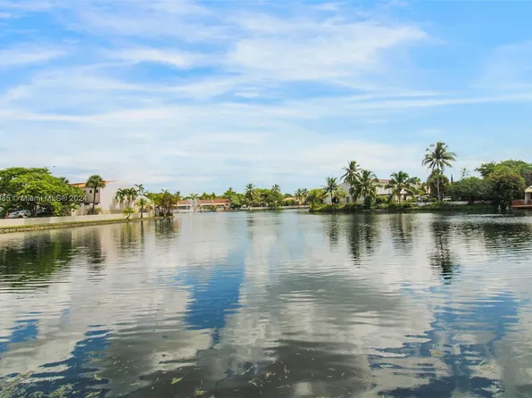 7238 Jacaranda Ln, Miami Lakes, FL 33014