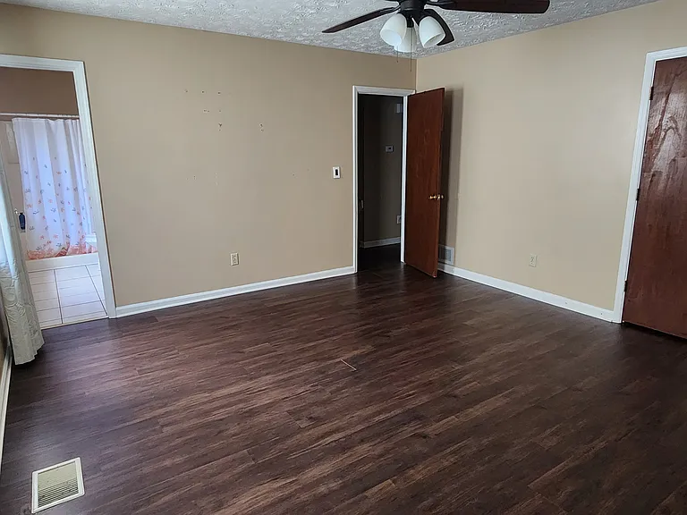1045 Lombardy Way — Photo 8