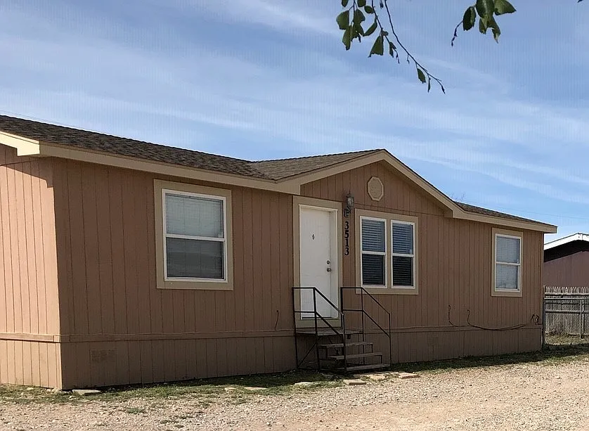 Fully Furnished Nice 3BR/2BA Home — Photo 2