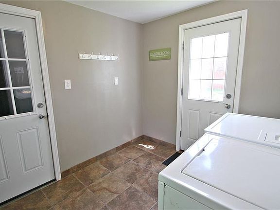 4th image of 2 Parkwood Dr