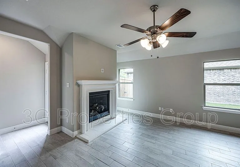 1513 Elizabeth St — Photo 32