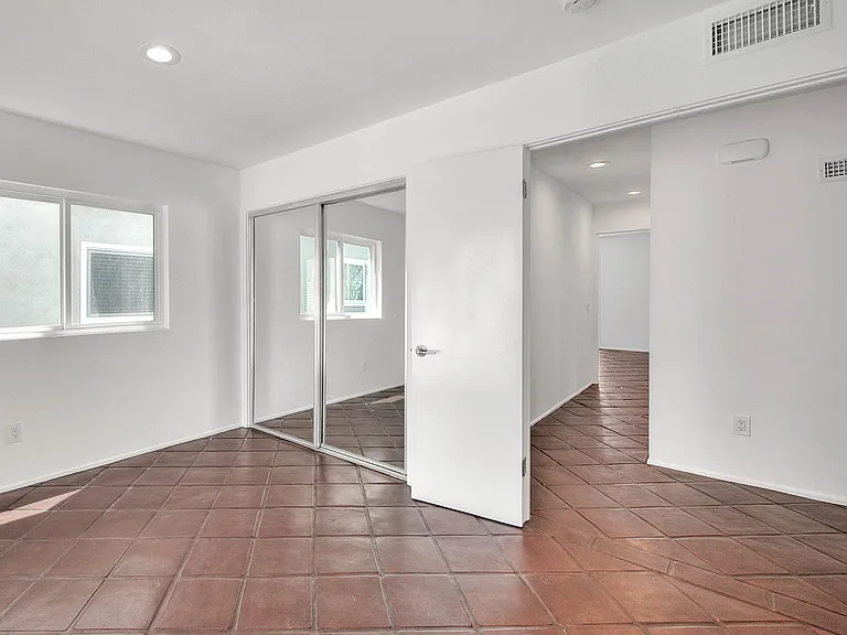 310 Bayview Dr — Photo 16