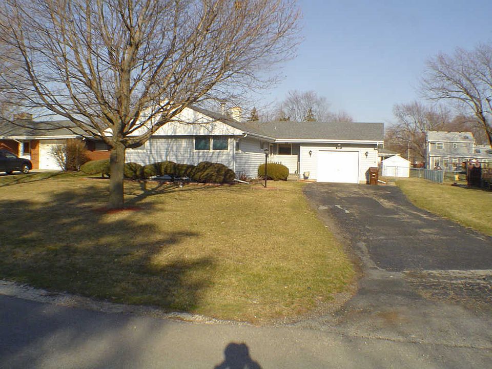 1st image of 806 Sheila Dr