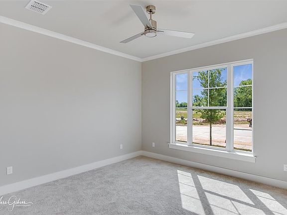 3rd image of 467 Stacey Ln