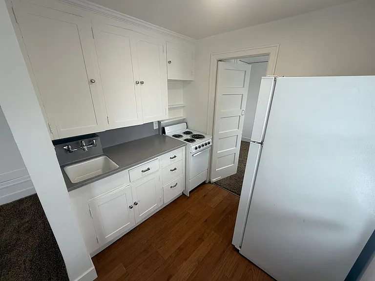 1028 West Augusta Avenue — Photo 1