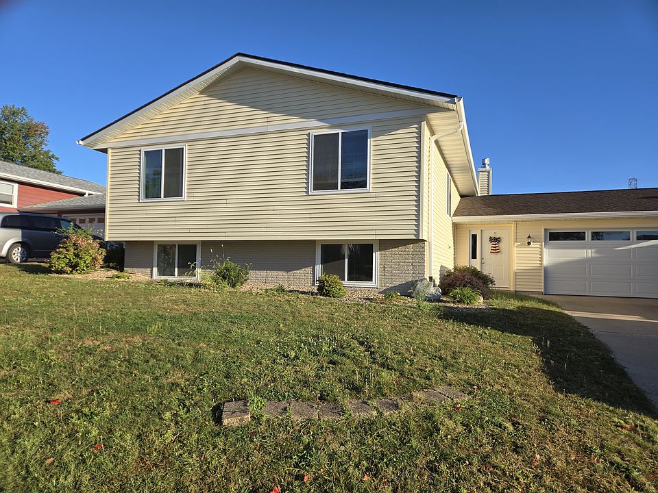 1st image of 734 Barkwood Dr NE