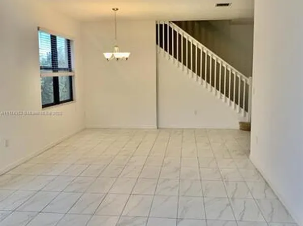 766 NE 191st St, Miami, FL 33179