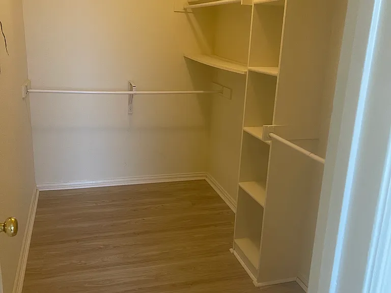6609 Amesbury Ln — Photo 10