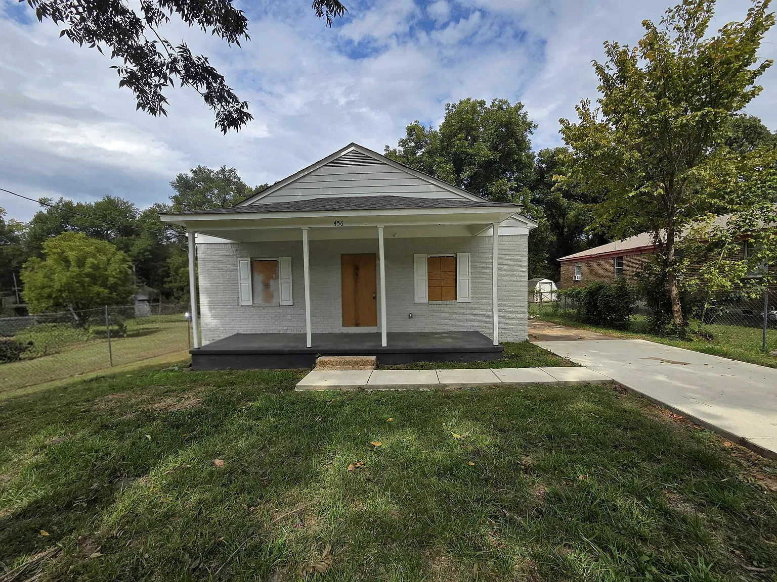 4 bed, 2.0 bath, 1334 sqft, $1,250 — Photo 1
