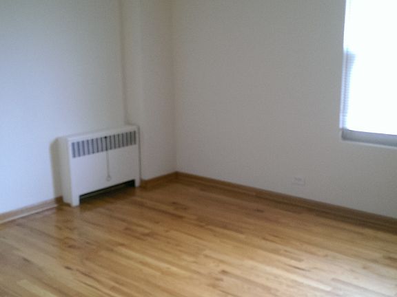 5th image of 2610 W Balmoral Ave APT 303